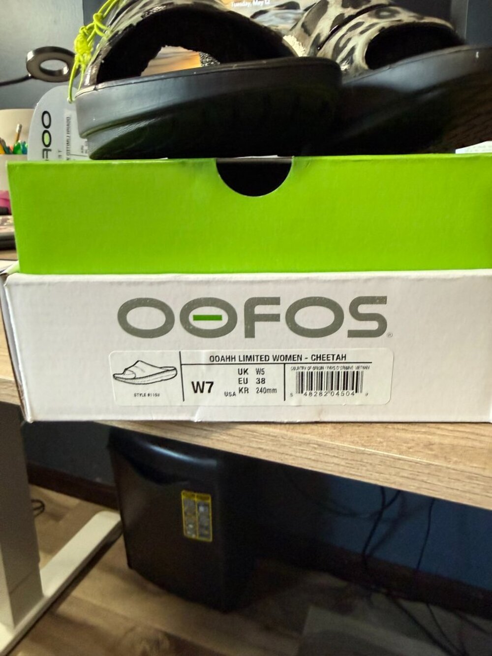 NWT Limited Edition Cheetah Print Oofos Slides - Picture 2 of 4